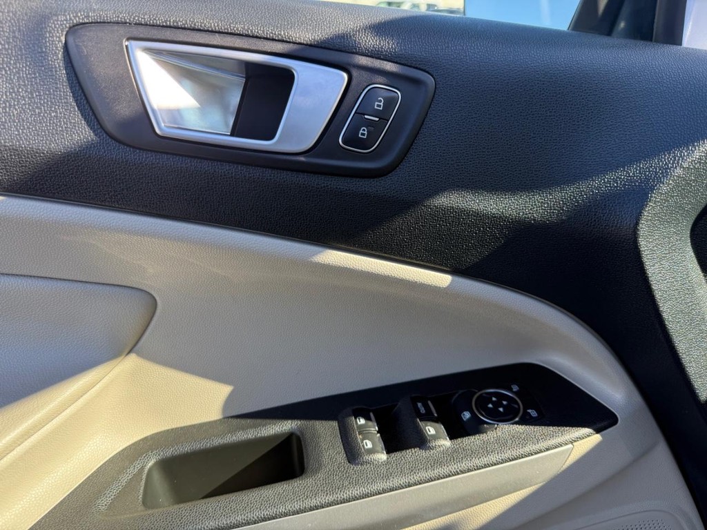 Ford EcoSport Vehicle Full-screen Gallery Image 15