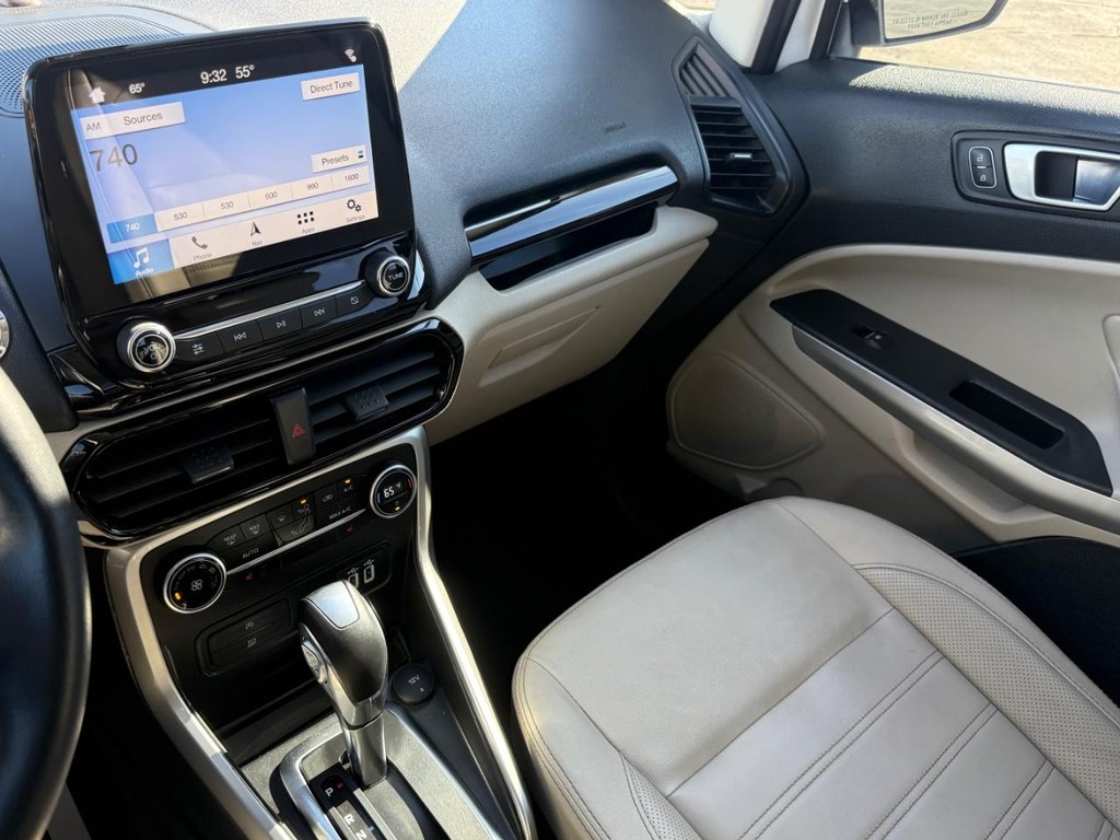 Ford EcoSport Vehicle Full-screen Gallery Image 23
