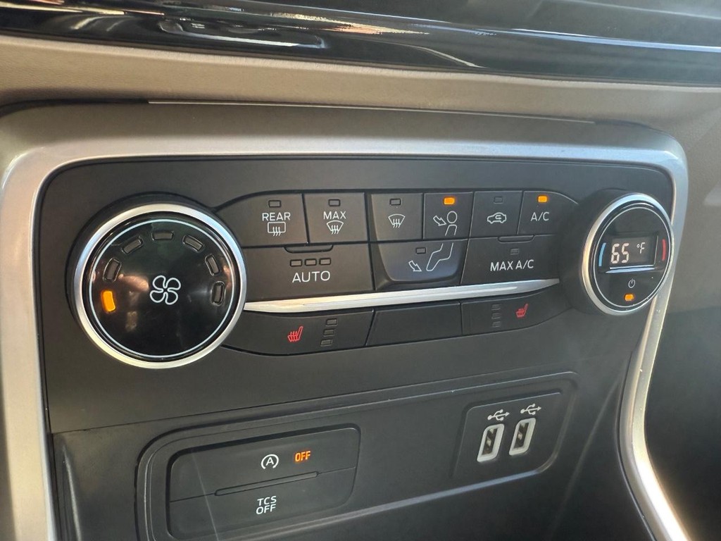 Ford EcoSport Vehicle Full-screen Gallery Image 26