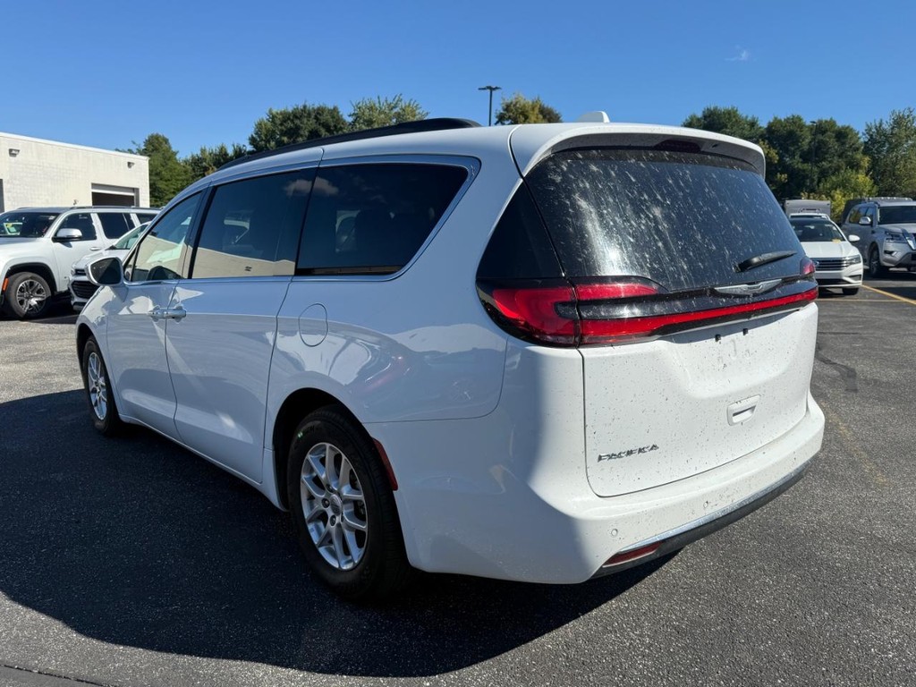 Chrysler Pacifica Vehicle Full-screen Gallery Image 04