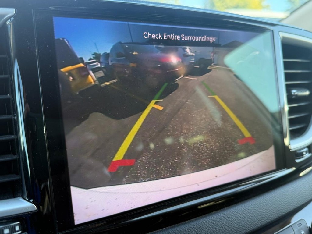 Chrysler Pacifica Vehicle Full-screen Gallery Image 19