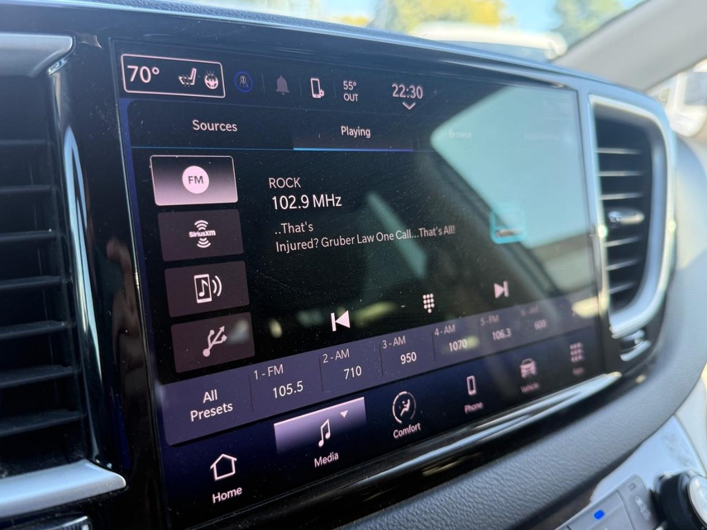 Chrysler Pacifica Vehicle Full-screen Gallery Image 20