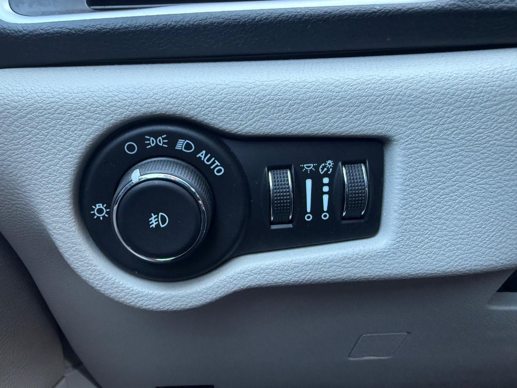 Chrysler Pacifica Vehicle Full-screen Gallery Image 25