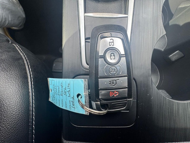 Ford Escape Vehicle Image 23