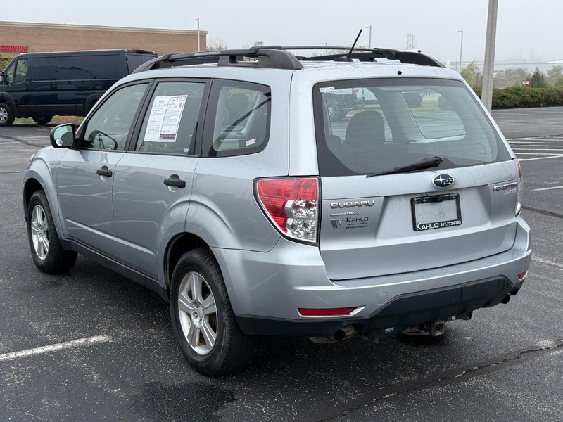 Subaru Forester Vehicle Full-screen Gallery Image 5