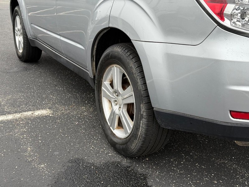 Subaru Forester Vehicle Full-screen Gallery Image 6