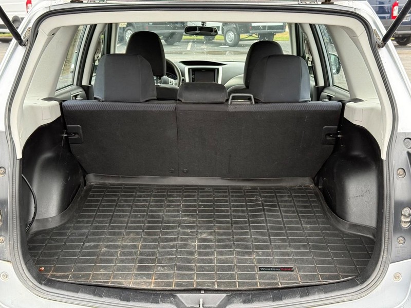 Subaru Forester Vehicle Full-screen Gallery Image 7