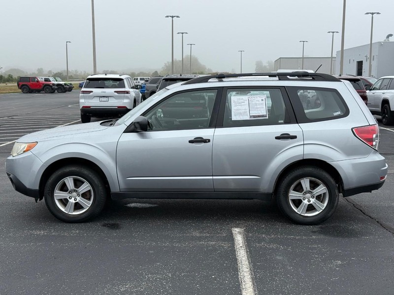 Subaru Forester Vehicle Full-screen Gallery Image 8