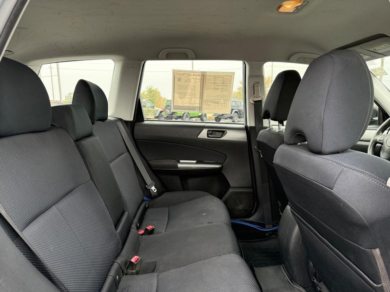 Subaru Forester Vehicle Full-screen Gallery Image 11