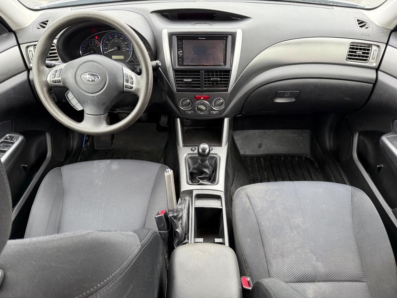 Subaru Forester Vehicle Full-screen Gallery Image 13