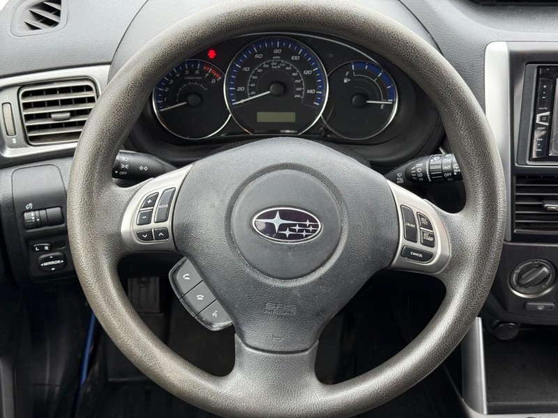 Subaru Forester Vehicle Full-screen Gallery Image 14