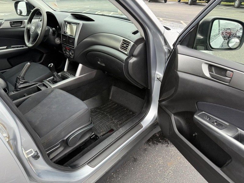 Subaru Forester Vehicle Full-screen Gallery Image 15