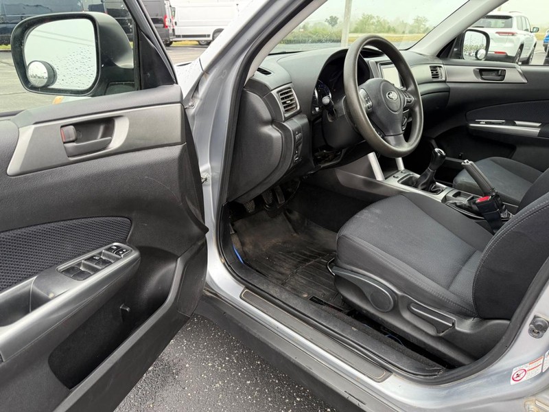 Subaru Forester Vehicle Full-screen Gallery Image 17