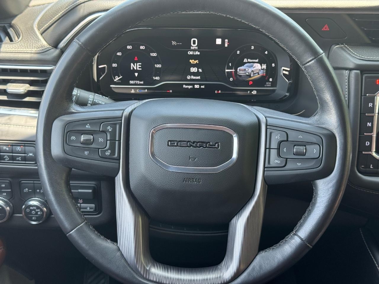 GMC Yukon Vehicle Full-screen Gallery Image 13