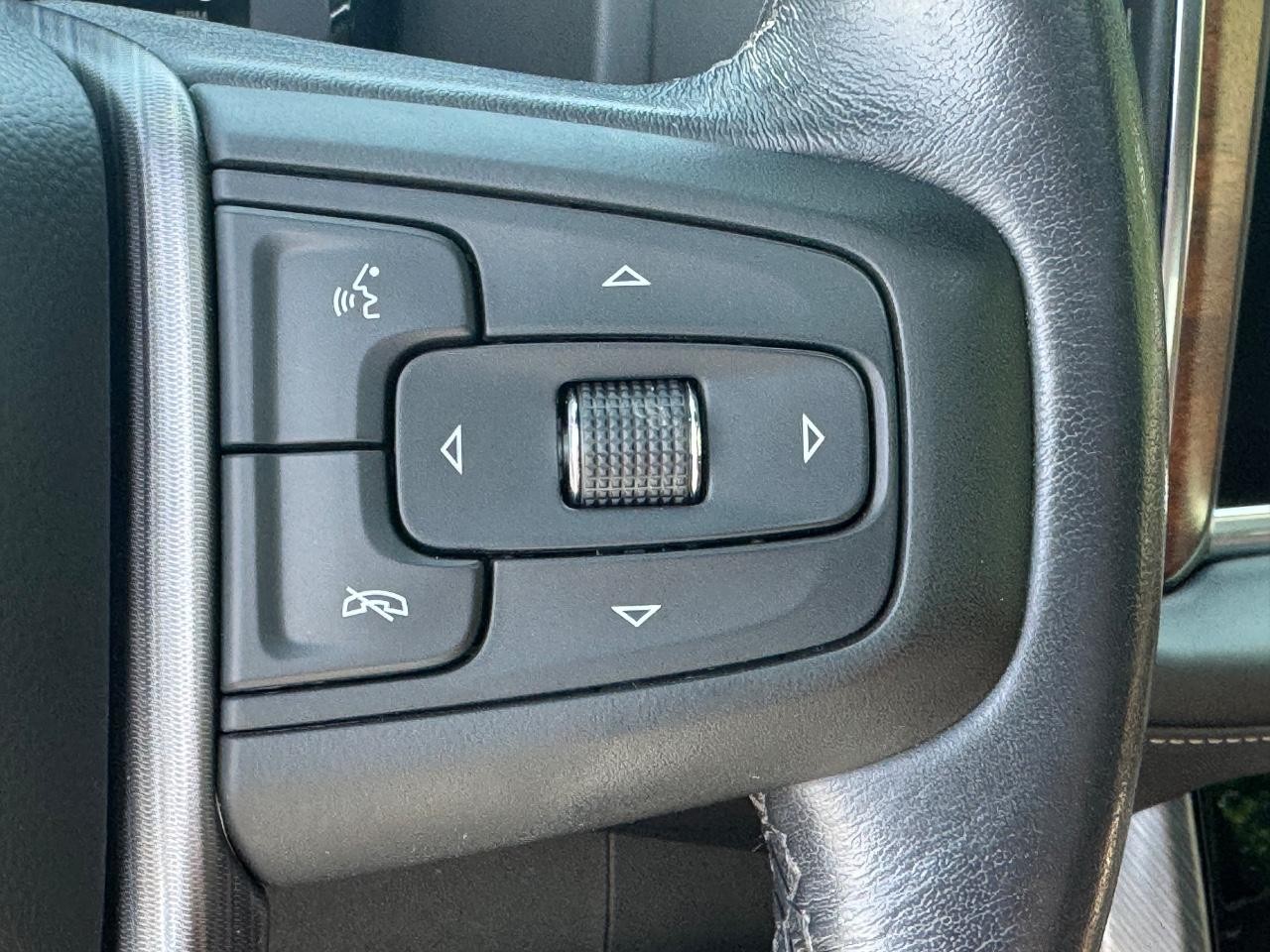 GMC Yukon Vehicle Full-screen Gallery Image 22