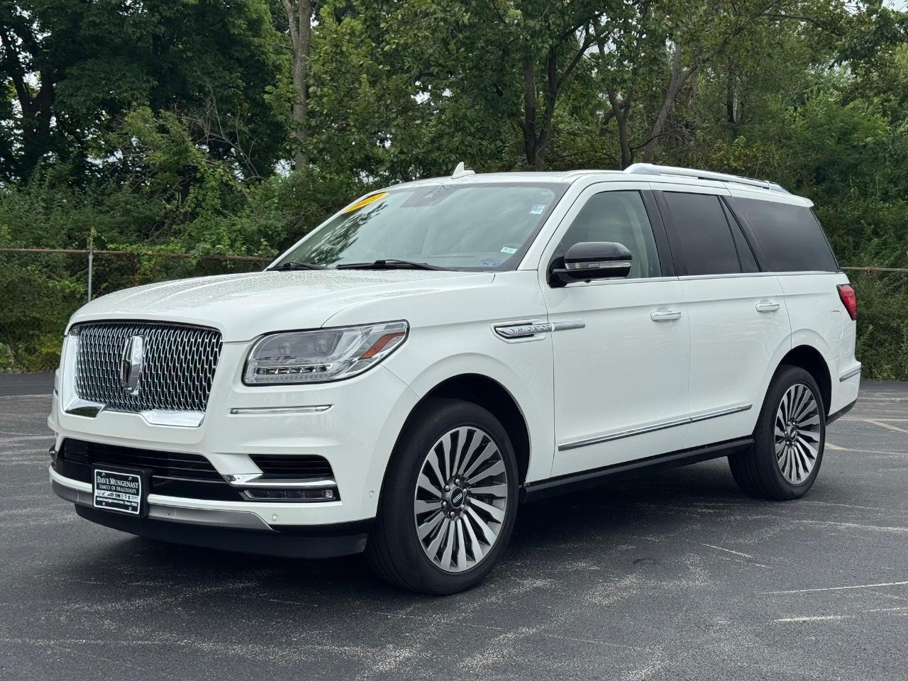 Lincoln Navigator Vehicle Full-screen Gallery Image 08