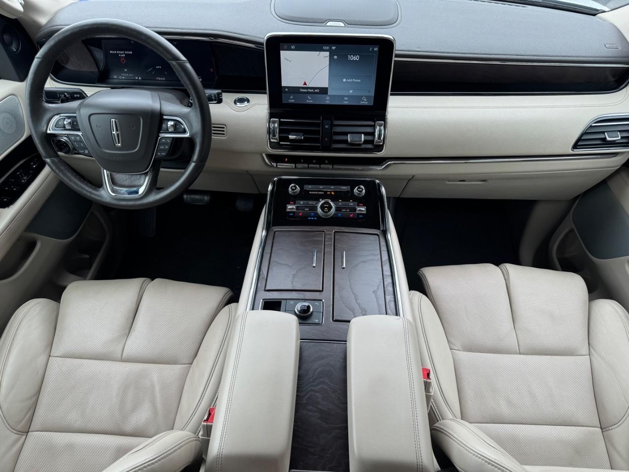 Lincoln Navigator Vehicle Full-screen Gallery Image 12