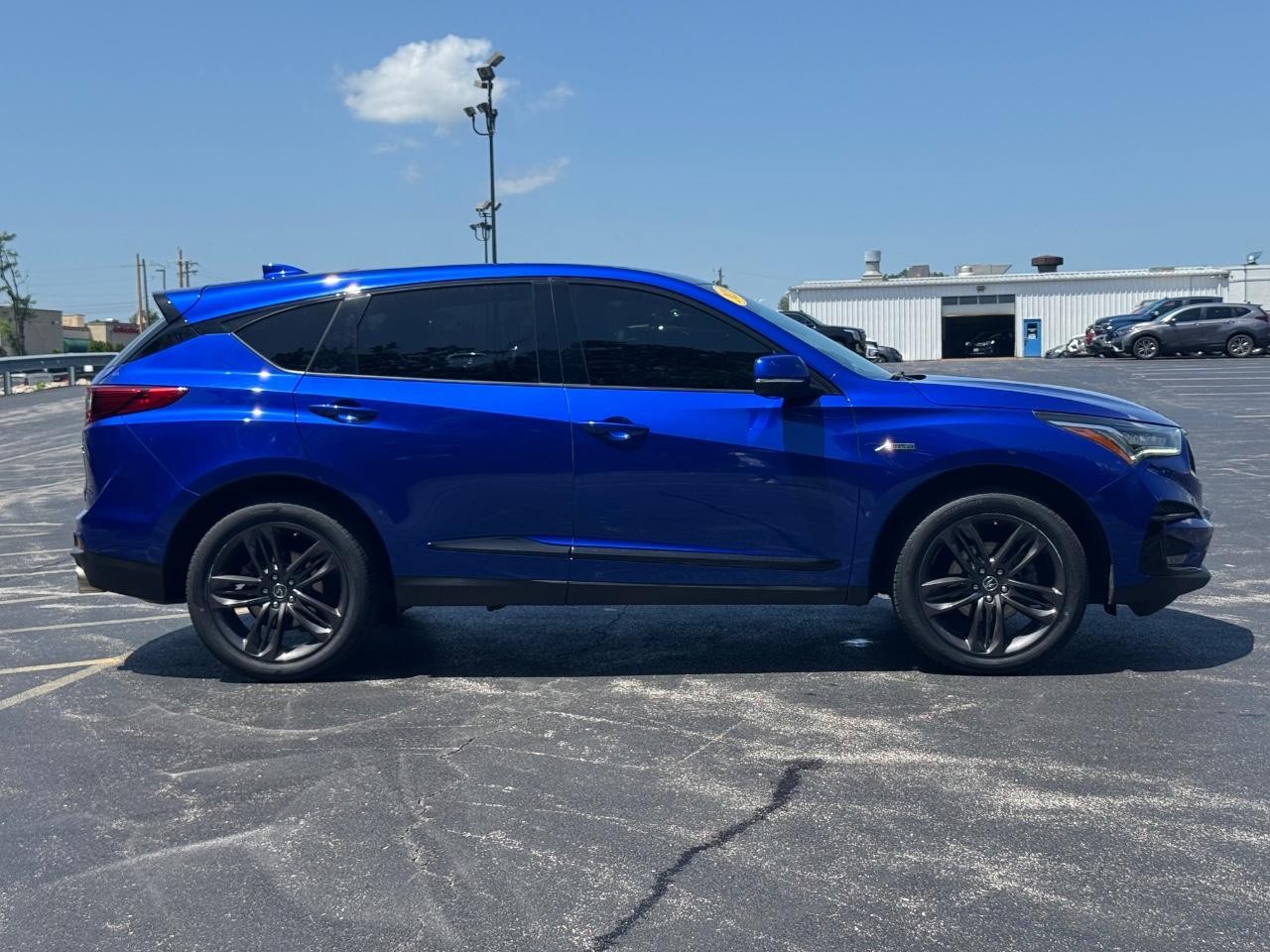 Acura RDX Vehicle Full-screen Gallery Image 02