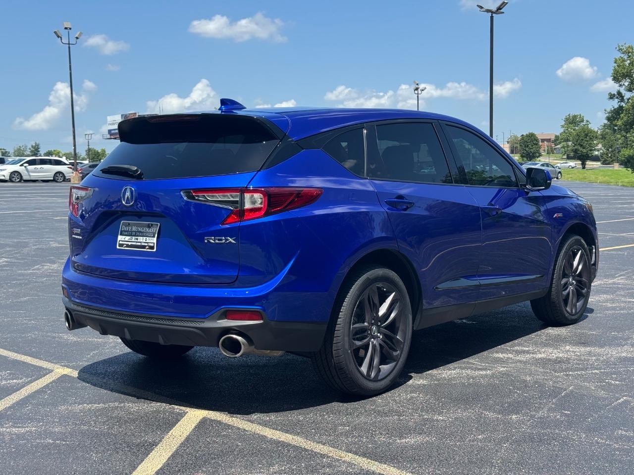 Acura RDX Vehicle Full-screen Gallery Image 03