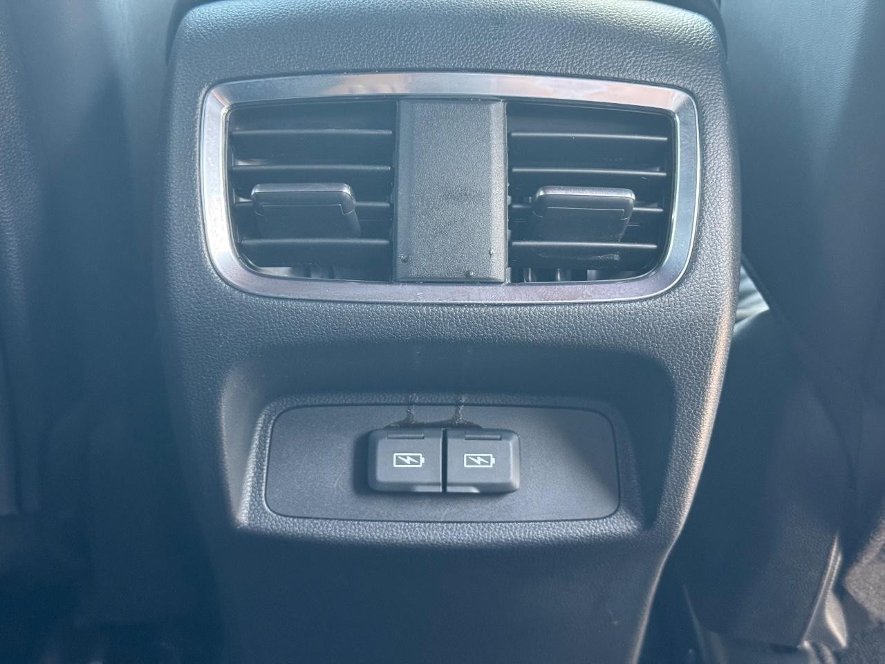 Acura RDX Vehicle Full-screen Gallery Image 16