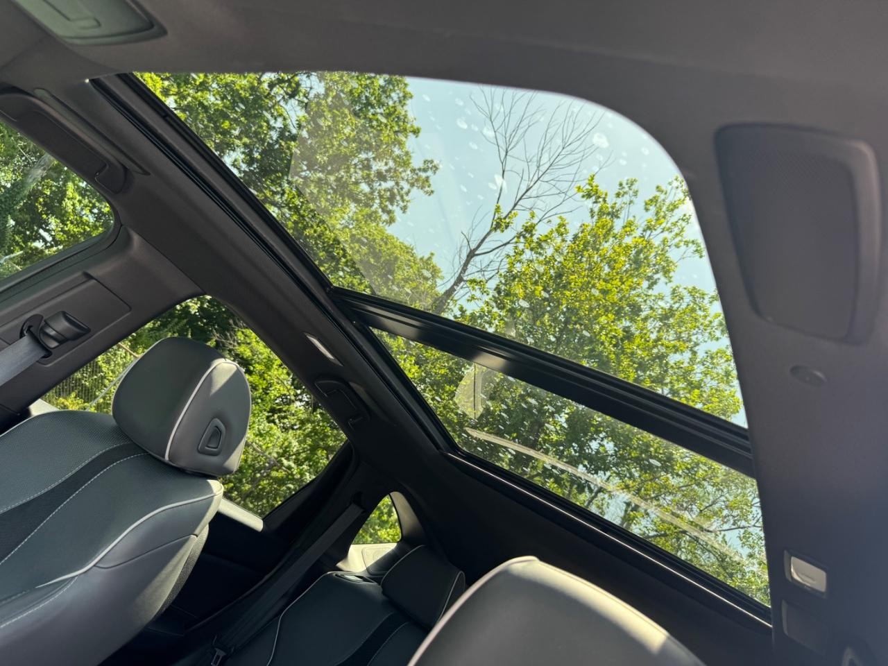 Acura RDX Vehicle Full-screen Gallery Image 19
