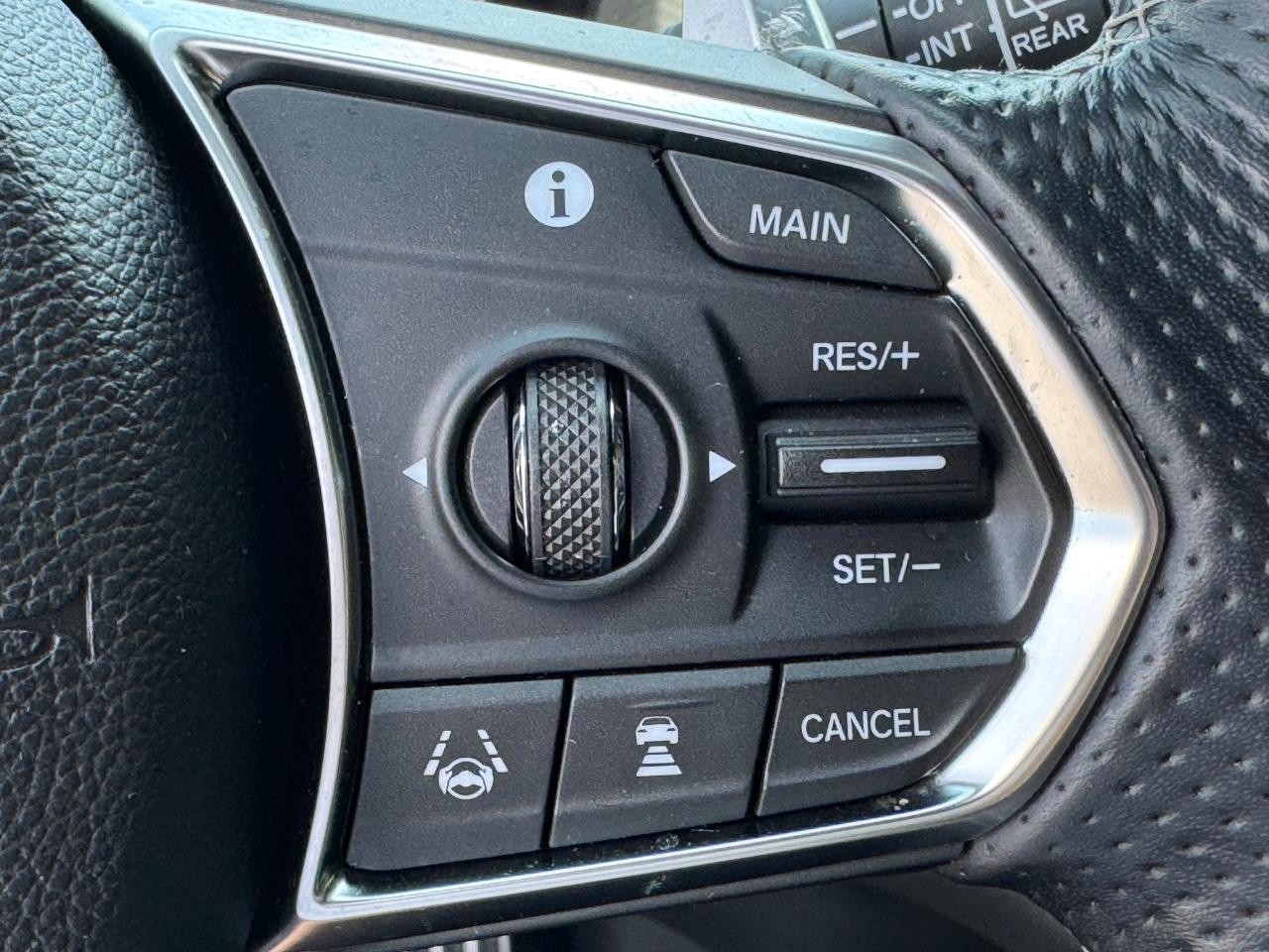 Acura RDX Vehicle Full-screen Gallery Image 22