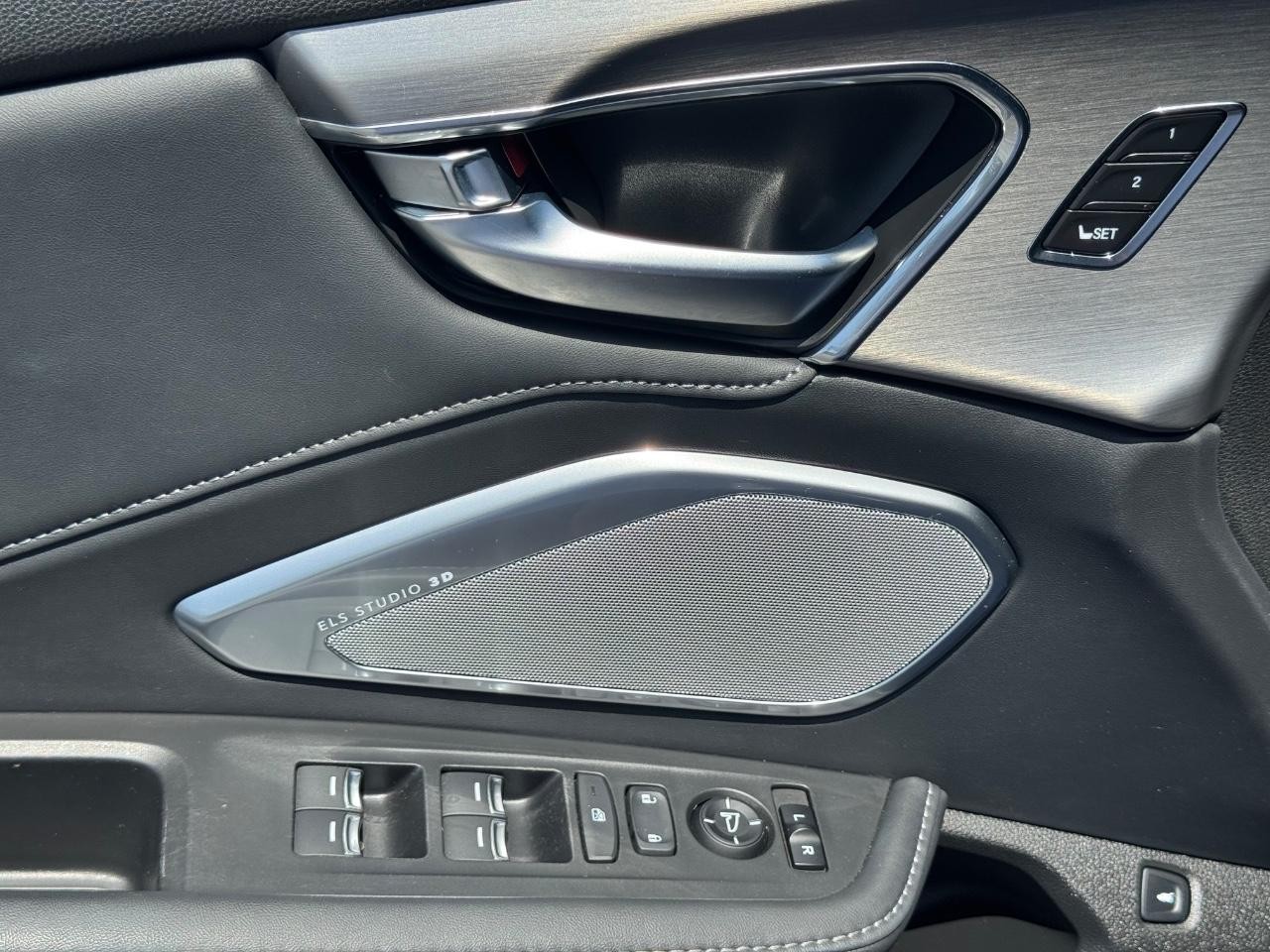 Acura RDX Vehicle Full-screen Gallery Image 26