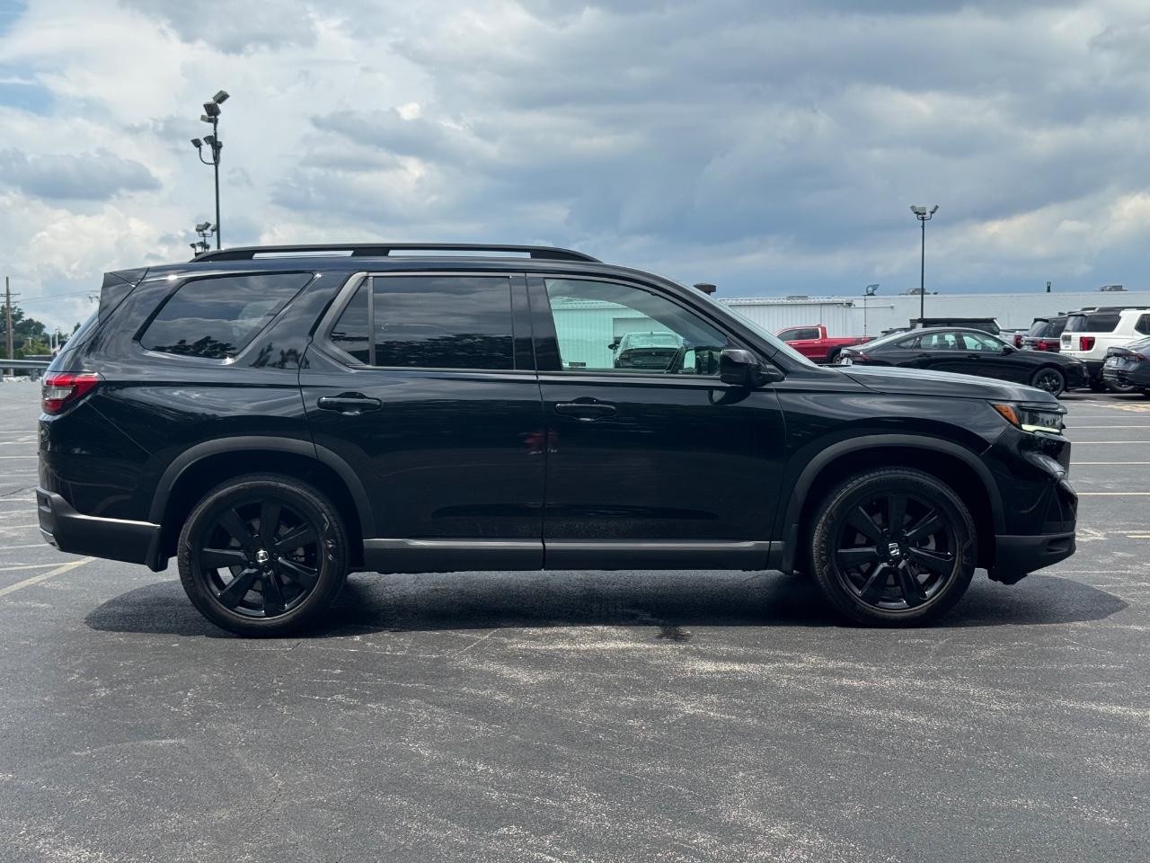 Honda Pilot Vehicle Full-screen Gallery Image 02