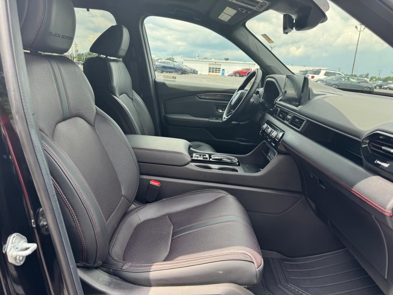 Honda Pilot Vehicle Full-screen Gallery Image 18