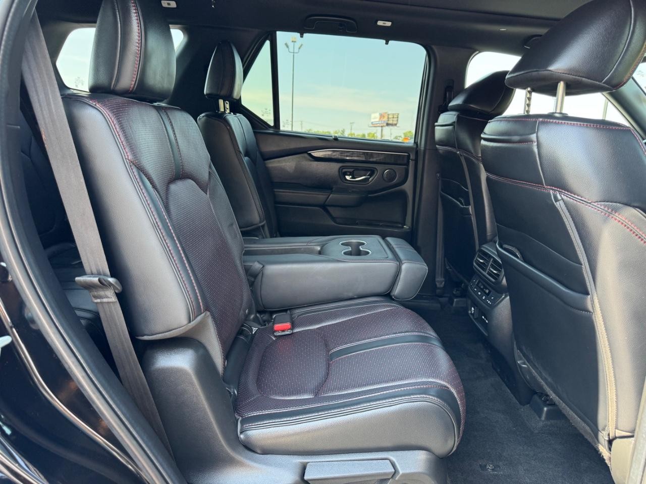 Honda Pilot Vehicle Full-screen Gallery Image 10