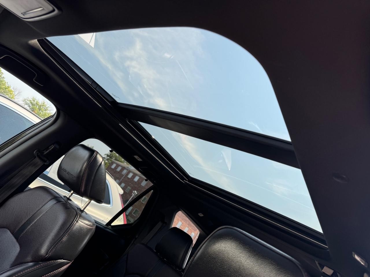 Honda Pilot Vehicle Full-screen Gallery Image 20