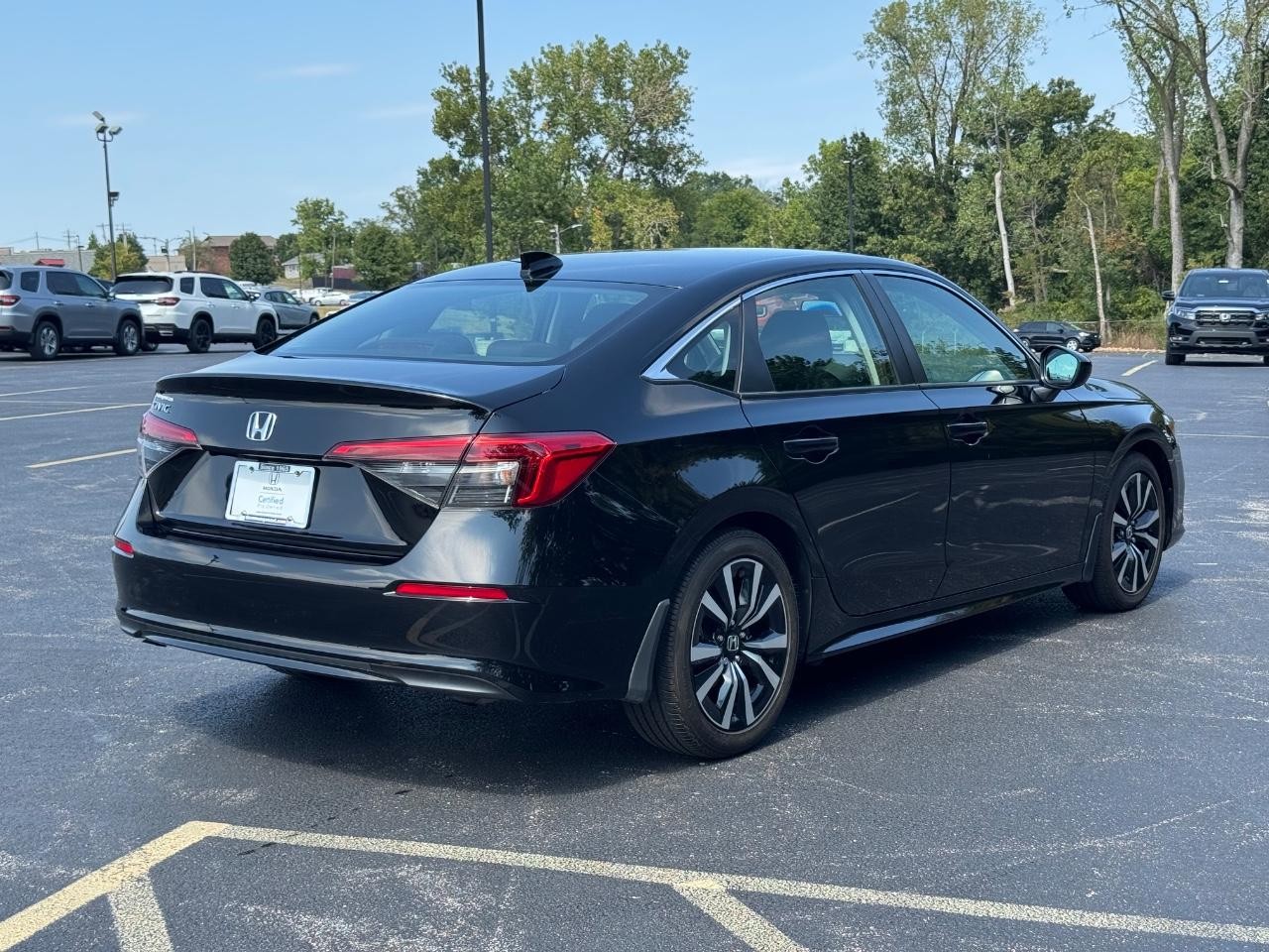 Honda Civic Sedan Vehicle Full-screen Gallery Image 03