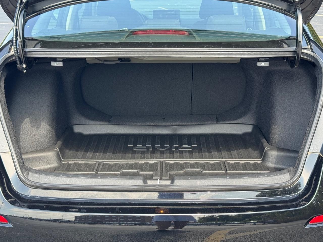 Honda Civic Sedan Vehicle Full-screen Gallery Image 04