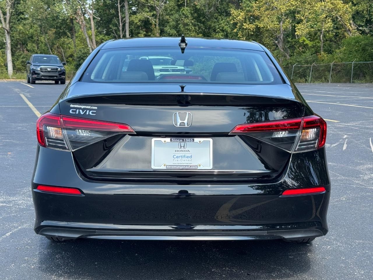 Honda Civic Sedan Vehicle Full-screen Gallery Image 05