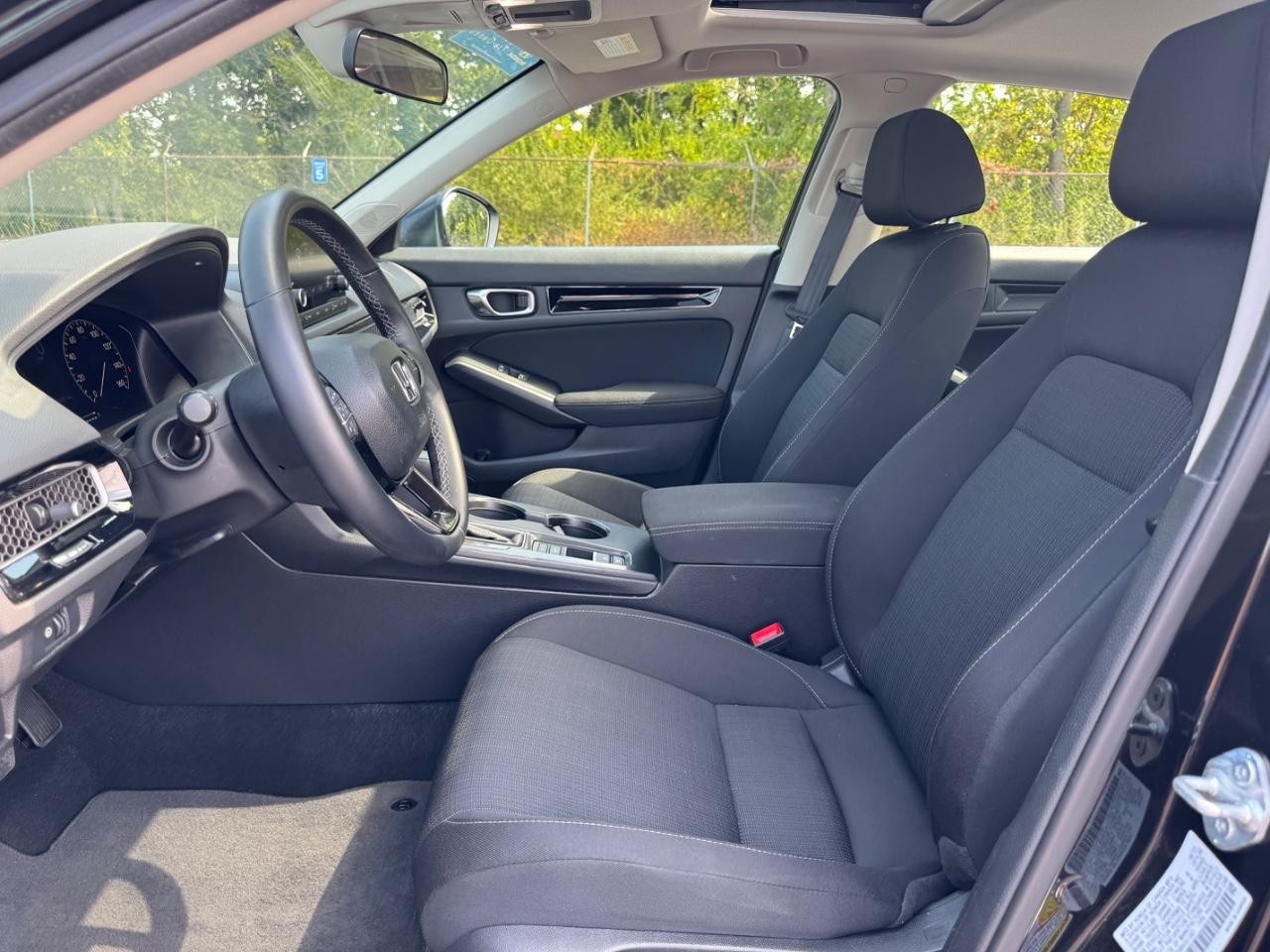 Honda Civic Sedan Vehicle Full-screen Gallery Image 17