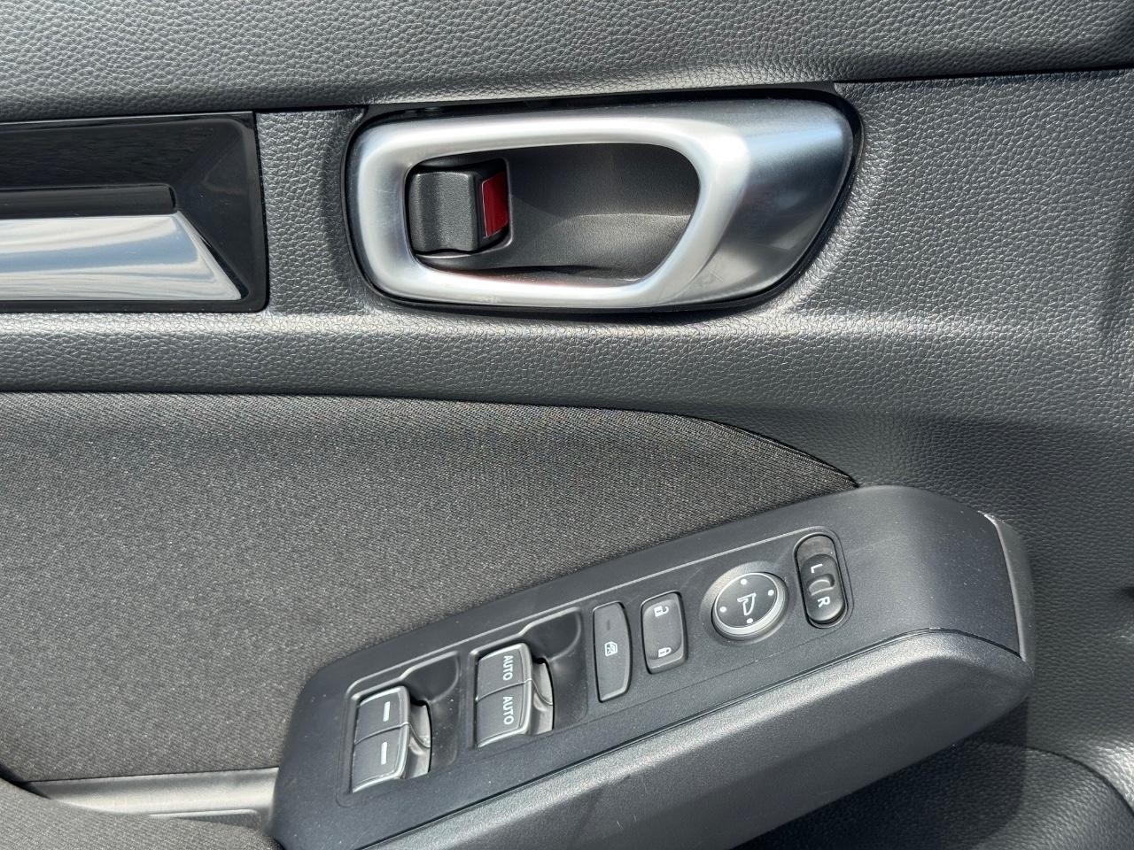 Honda Civic Sedan Vehicle Full-screen Gallery Image 24