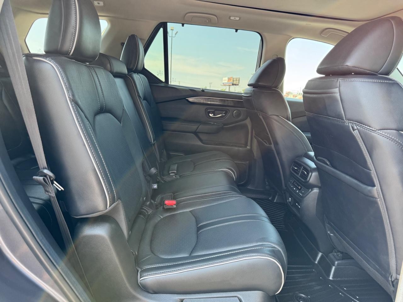 Honda Pilot Vehicle Full-screen Gallery Image 10