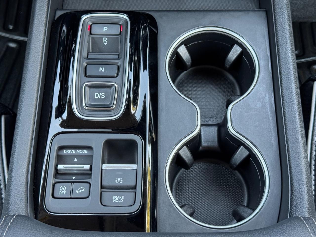 Honda Pilot Vehicle Full-screen Gallery Image 16