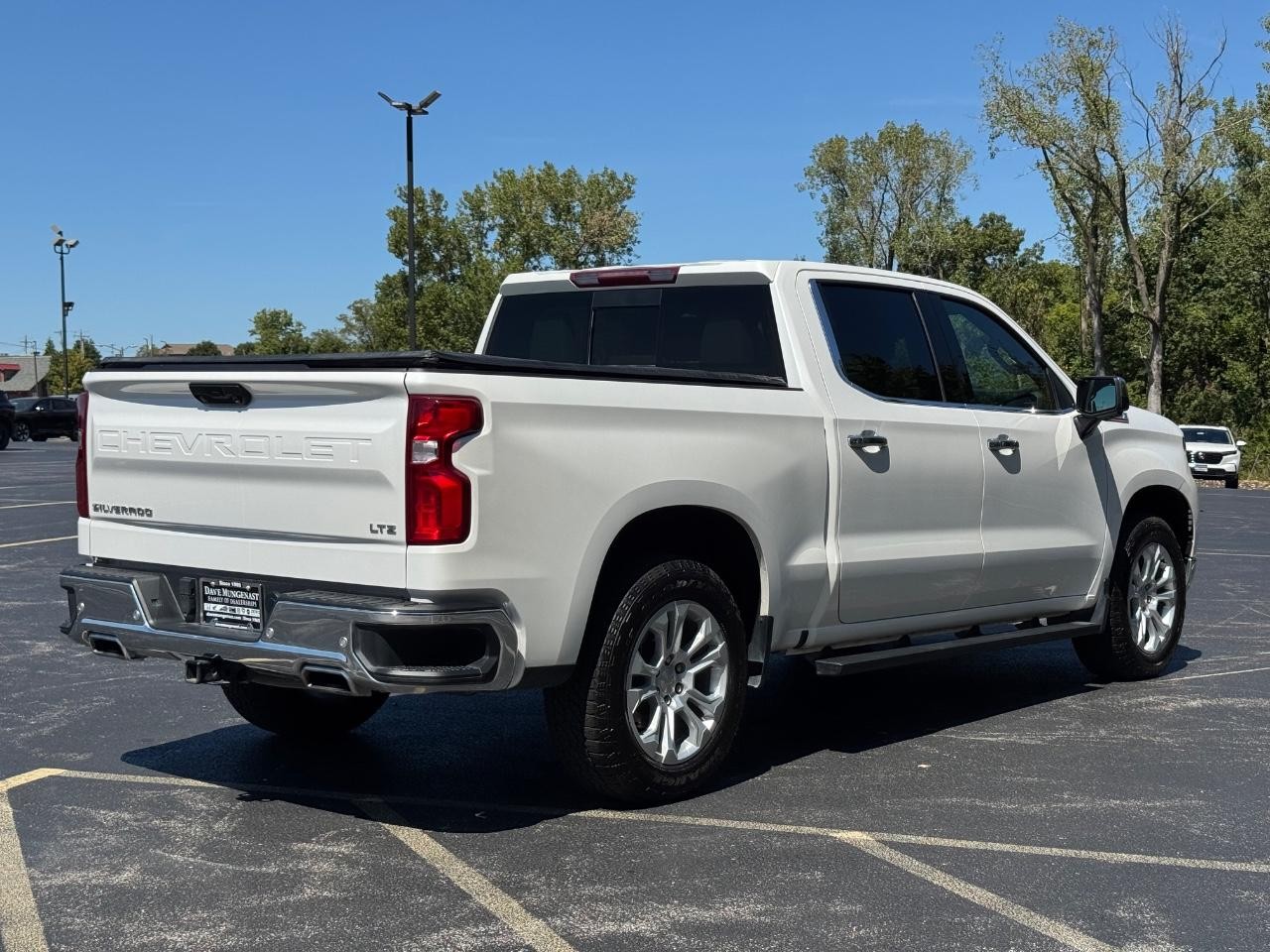 Chevrolet Silverado 1500 Vehicle Full-screen Gallery Image 03