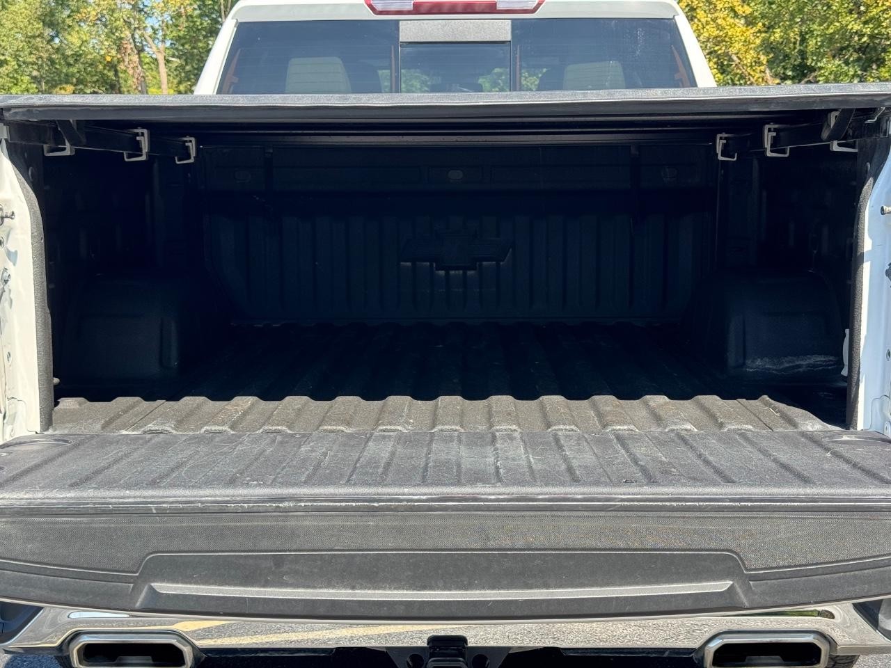 Chevrolet Silverado 1500 Vehicle Full-screen Gallery Image 04