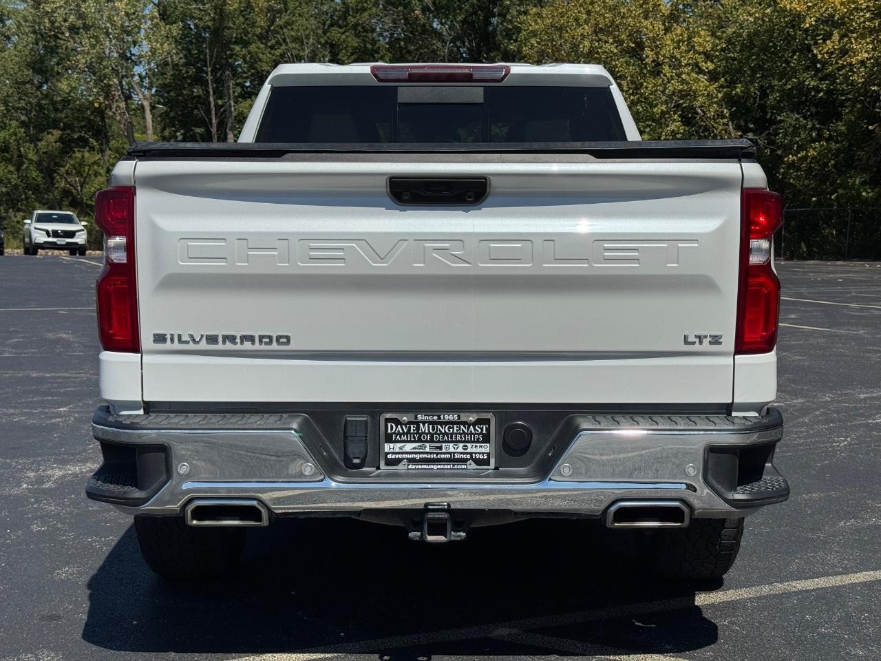 Chevrolet Silverado 1500 Vehicle Full-screen Gallery Image 05