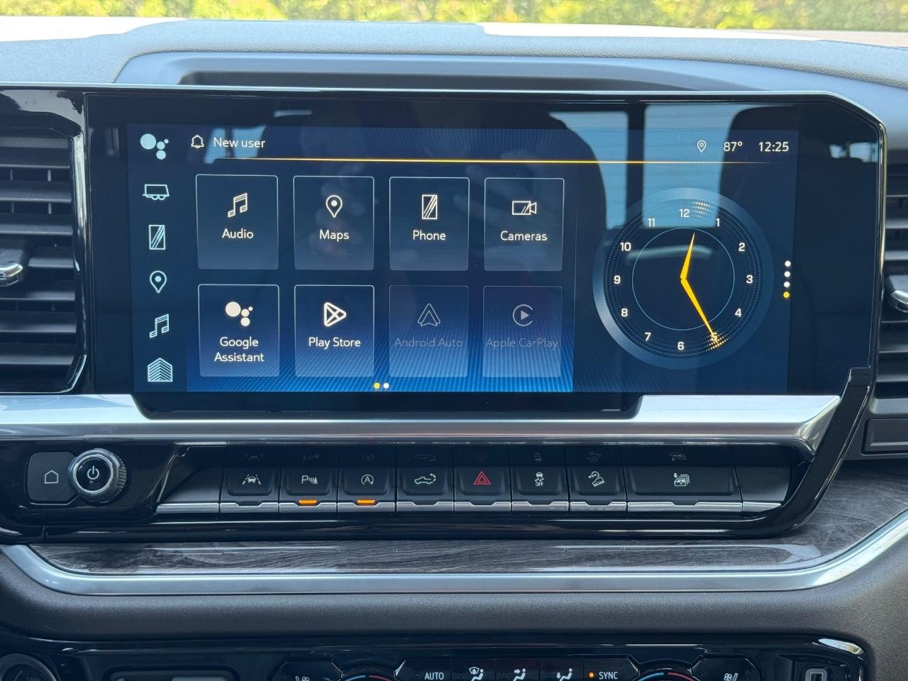 Chevrolet Silverado 1500 Vehicle Full-screen Gallery Image 13