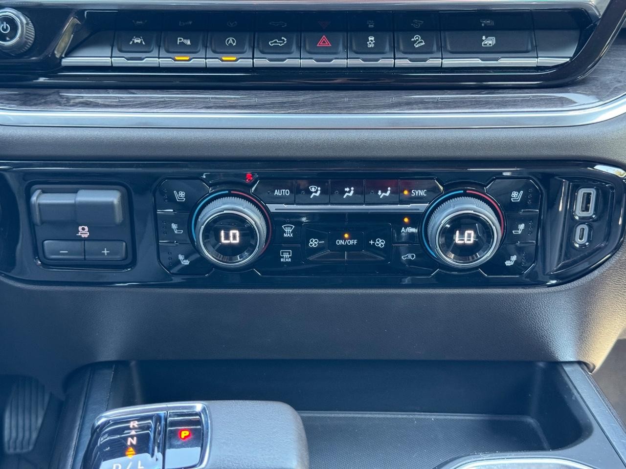 Chevrolet Silverado 1500 Vehicle Full-screen Gallery Image 14