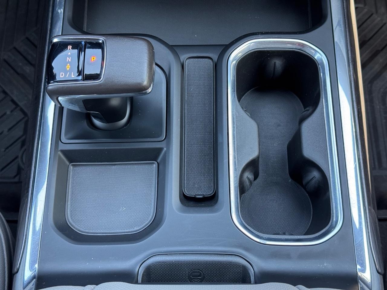 Chevrolet Silverado 1500 Vehicle Full-screen Gallery Image 15