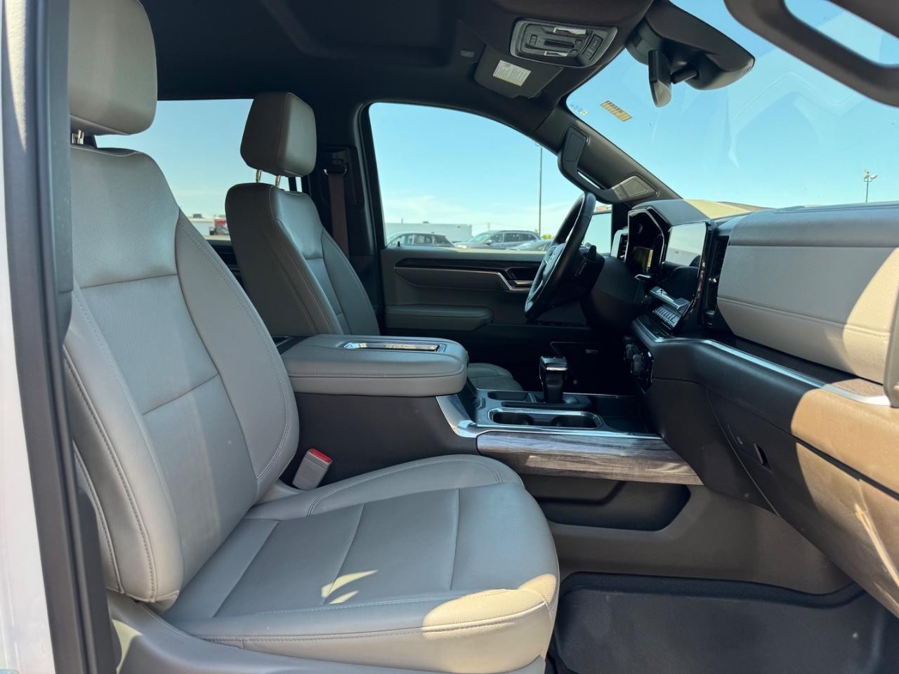 Chevrolet Silverado 1500 Vehicle Full-screen Gallery Image 17