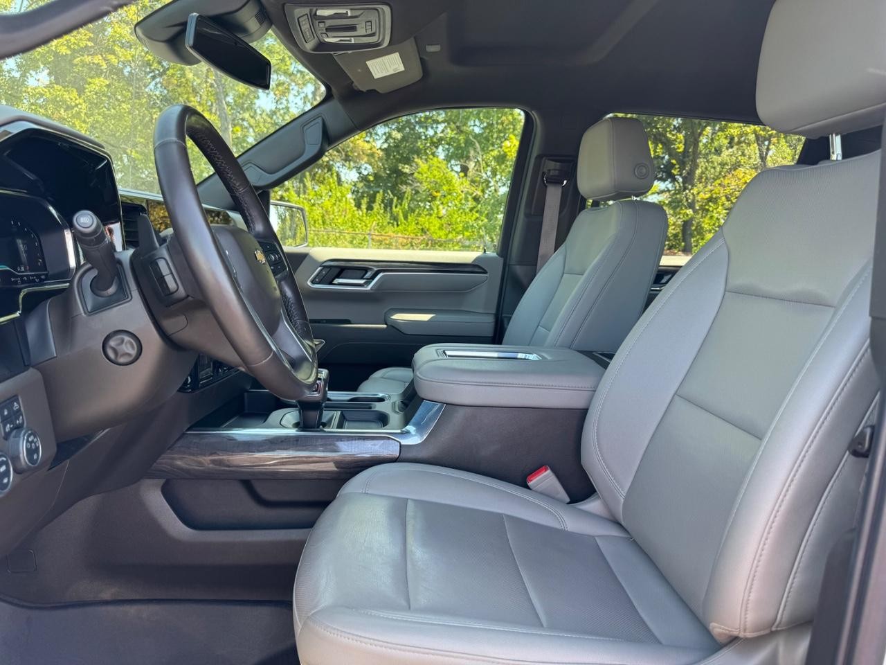 Chevrolet Silverado 1500 Vehicle Full-screen Gallery Image 18