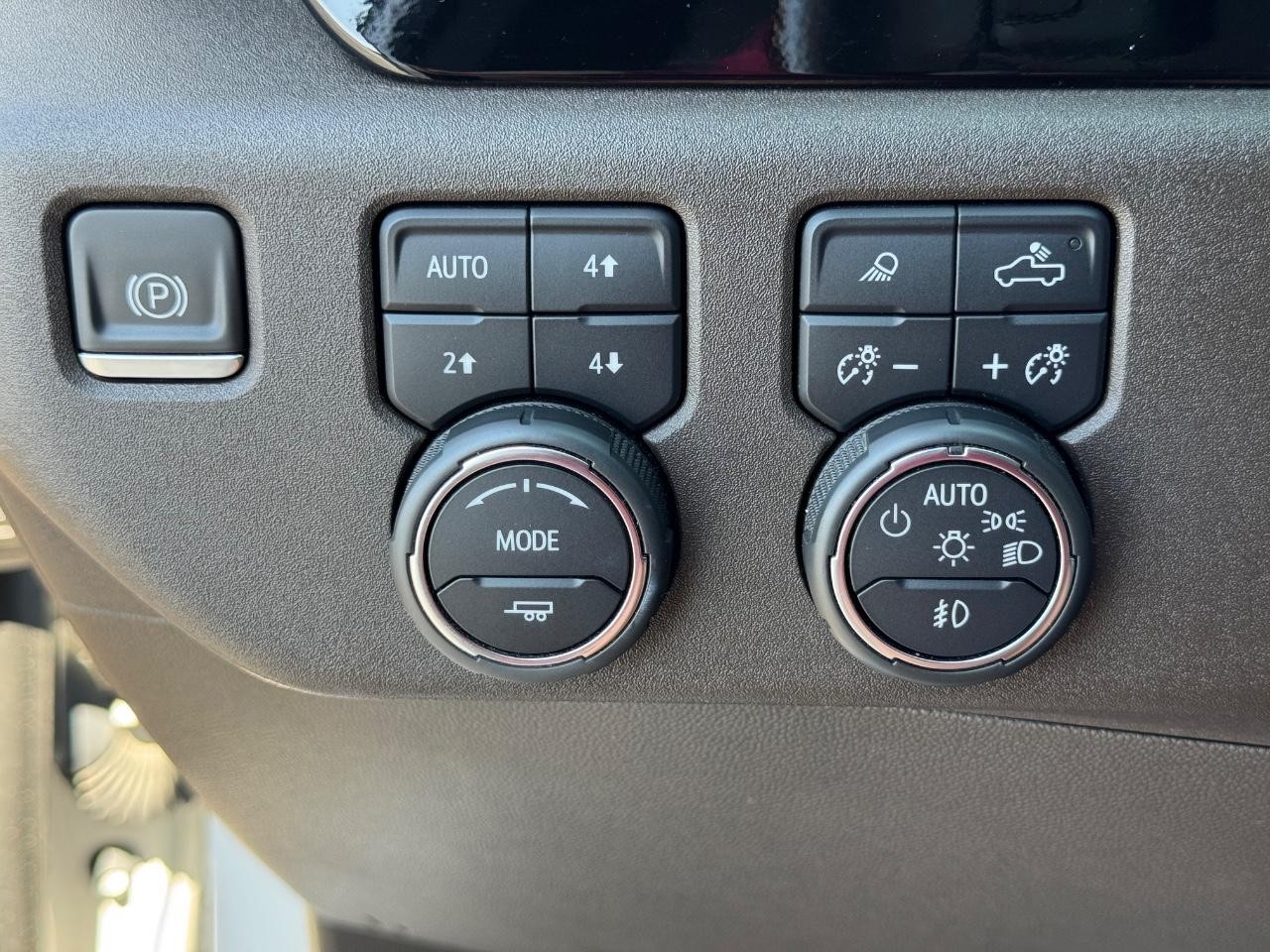 Chevrolet Silverado 1500 Vehicle Full-screen Gallery Image 22