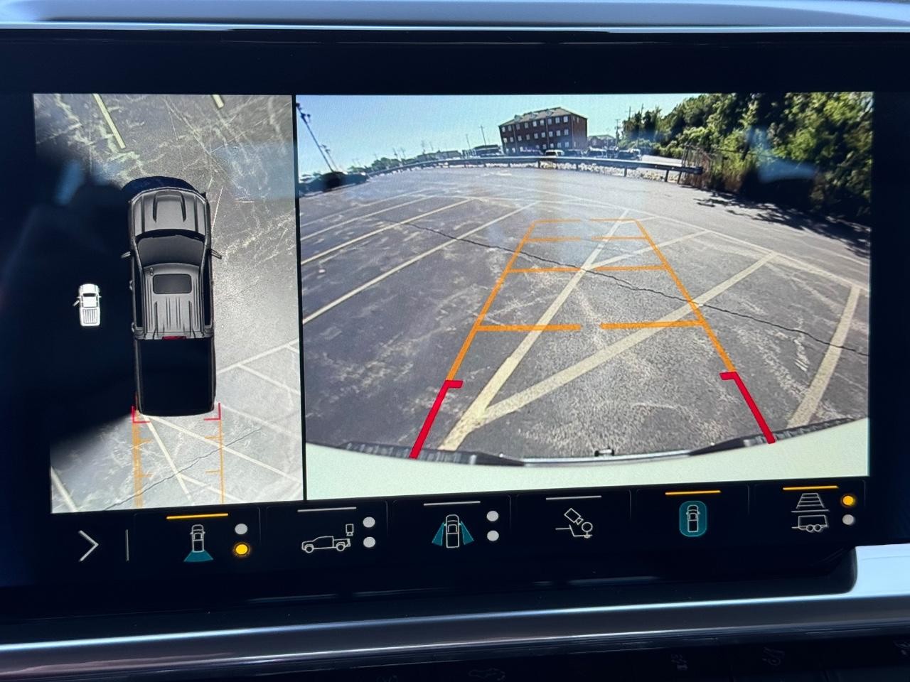 Chevrolet Silverado 1500 Vehicle Full-screen Gallery Image 23