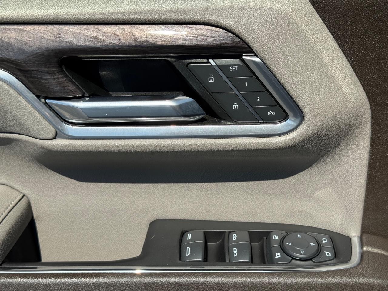 Chevrolet Silverado 1500 Vehicle Full-screen Gallery Image 25