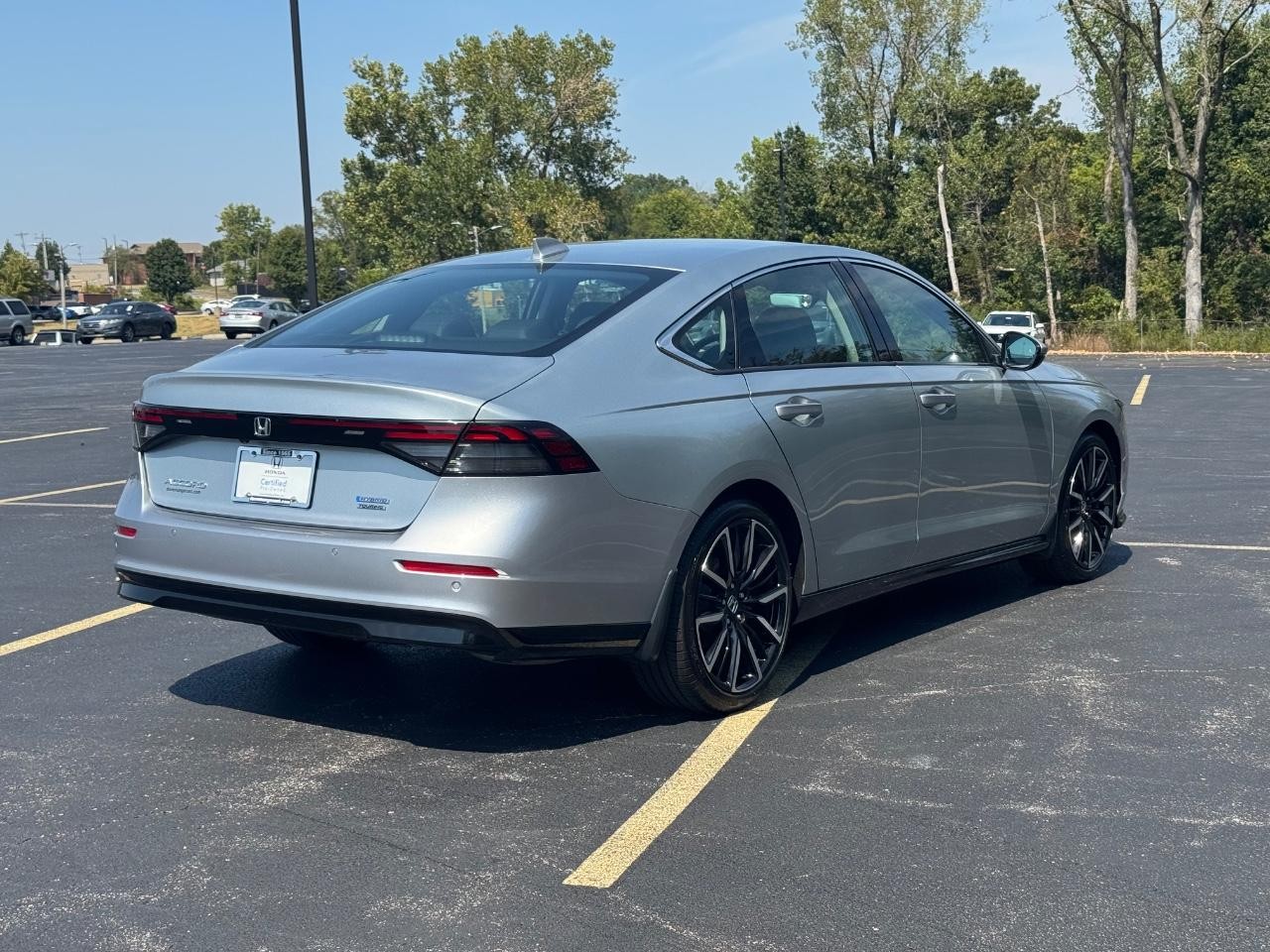 Honda Accord Hybrid Vehicle Full-screen Gallery Image 03